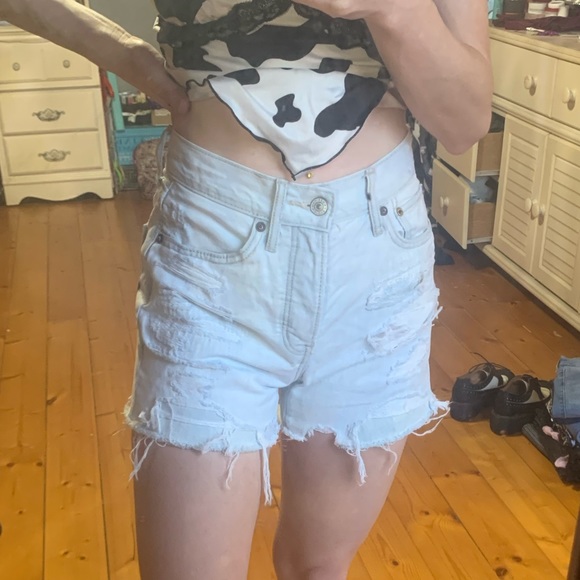 American Eagle Light Blue Jean Mom Shorts NWOT - Picture 2 of 6